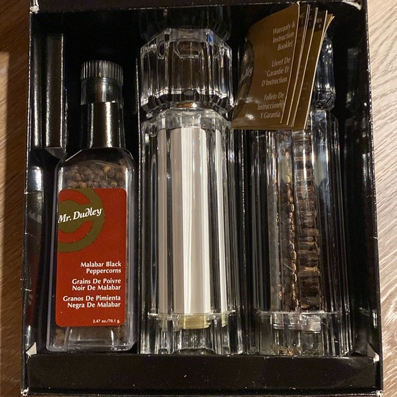 - NIB Mr Dudley Peppermill Salt Shaker Set 🧂✨ - Picture 8 of 14